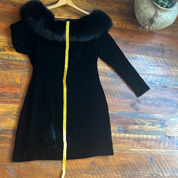 Vintage velvet cocktail dress with fur neckline Tracy Mills Circa late 1980’s - Picture 8 of 14